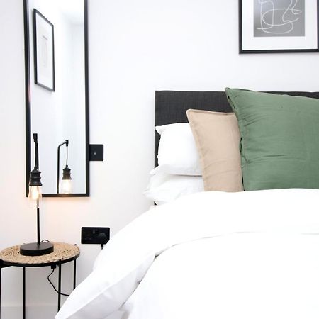 2 Bedroom With Free Parking 스윈던 외부 사진