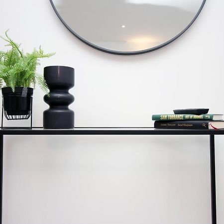 2 Bedroom With Free Parking 스윈던 외부 사진