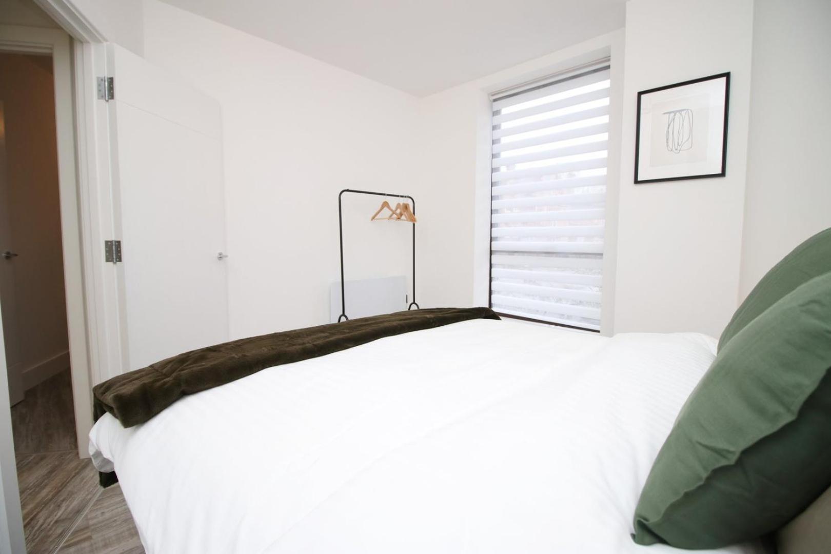 2 Bedroom With Free Parking 스윈던 외부 사진