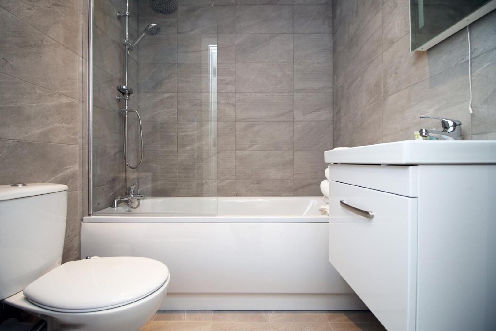 2 Bedroom With Free Parking 스윈던 외부 사진