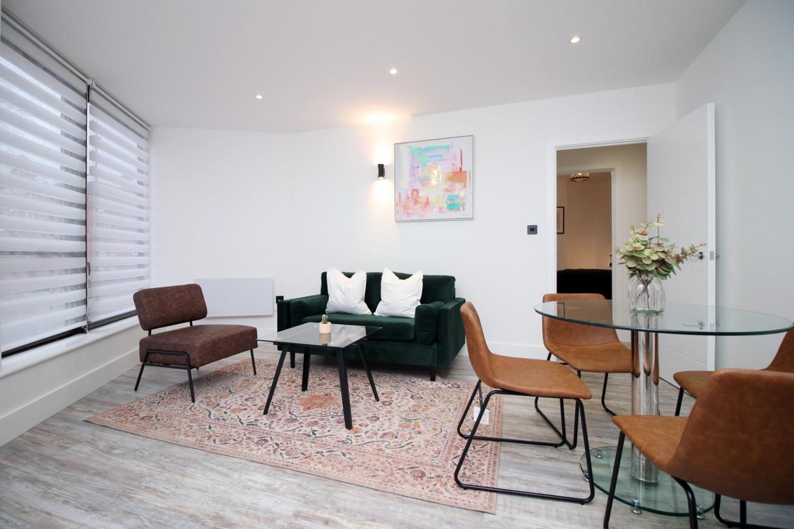 2 Bedroom With Free Parking 스윈던 외부 사진