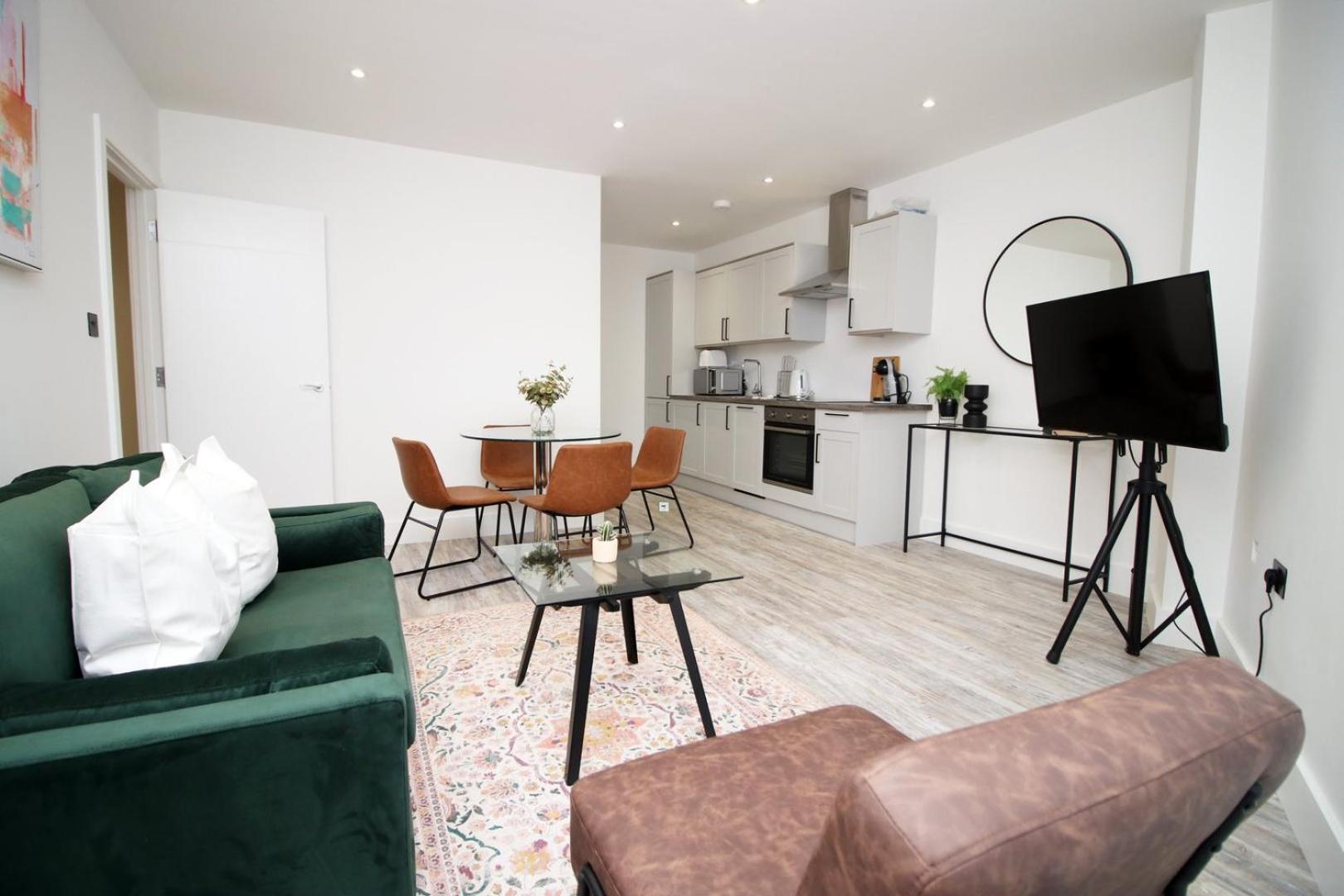 2 Bedroom With Free Parking 스윈던 외부 사진