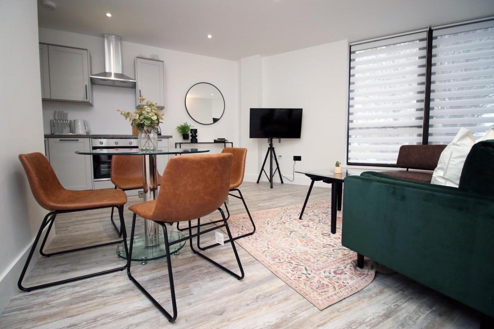 2 Bedroom With Free Parking 스윈던 외부 사진